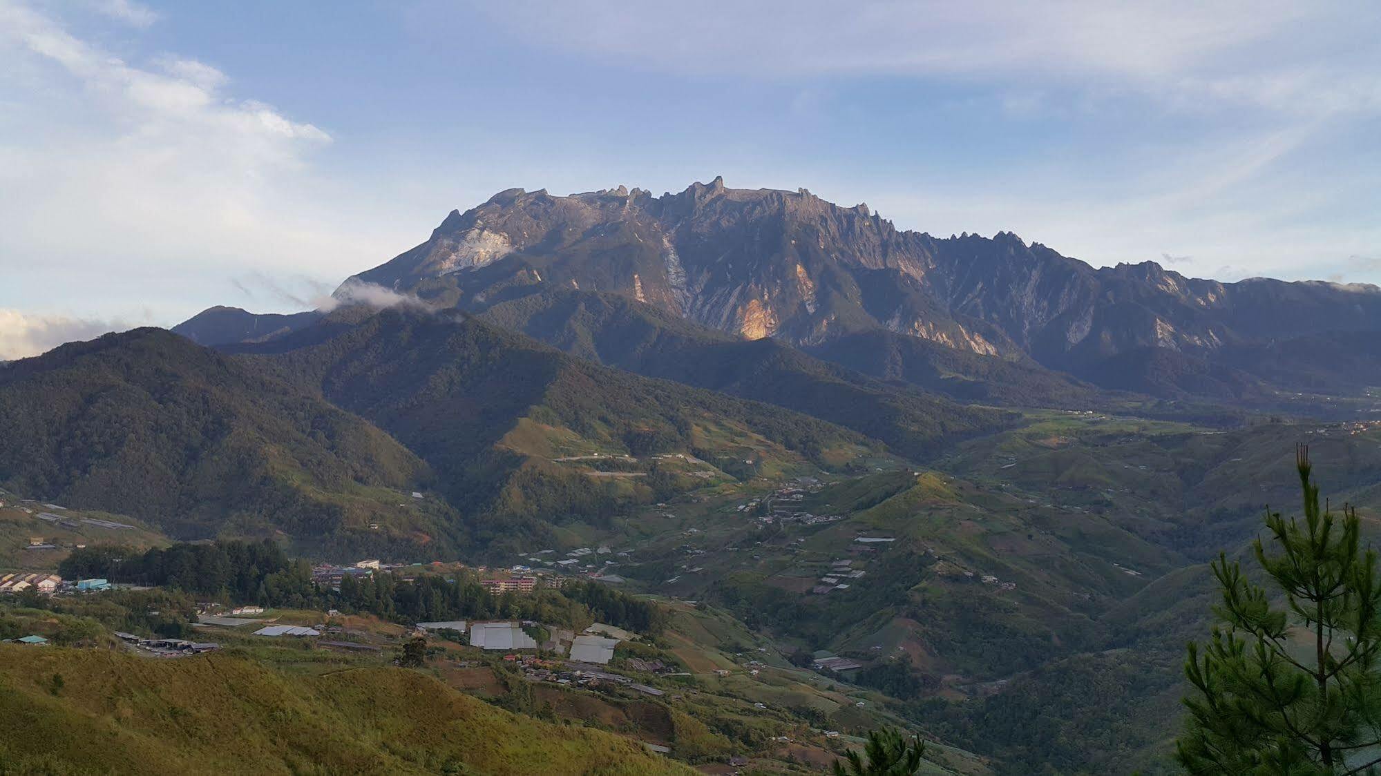 Crystal Hill R Hotel Kundasang Bagian luar foto