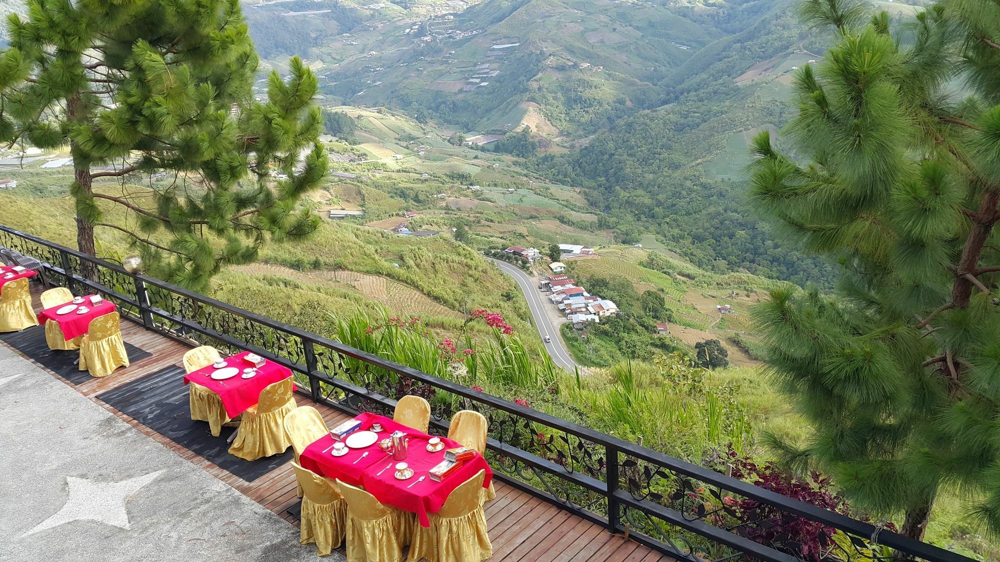 Crystal Hill R Hotel Kundasang Bagian luar foto